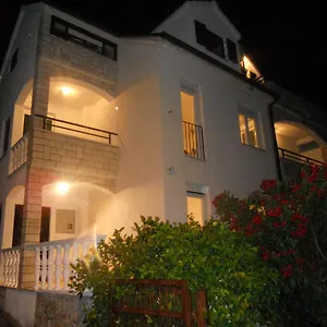 Yvonne Apartment Trogir