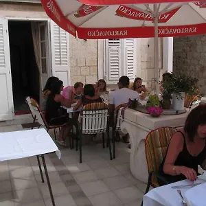 https://villa-liza.hotels-in-trogir.com